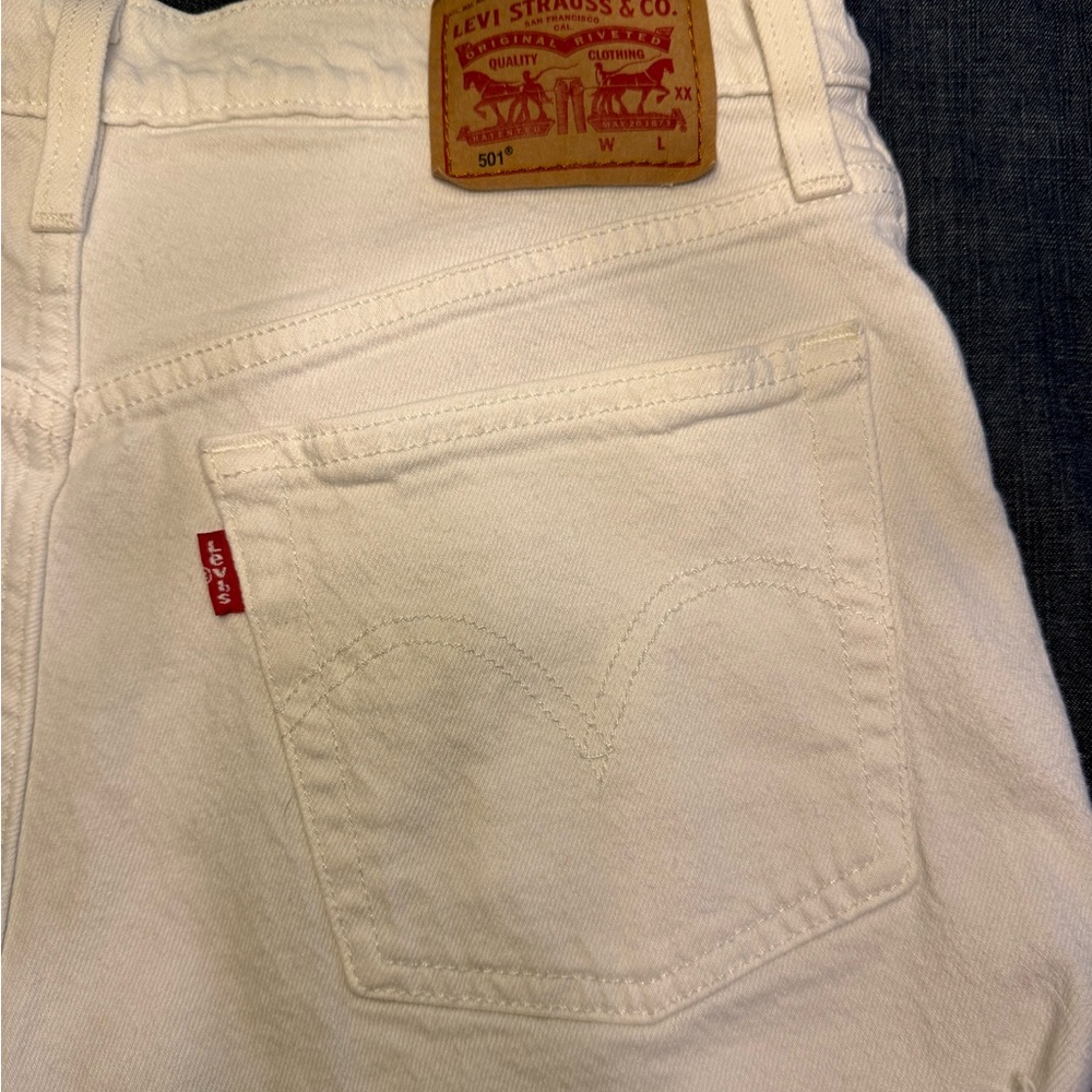 Levi’s 501 Shorts - Picture 5 of 8